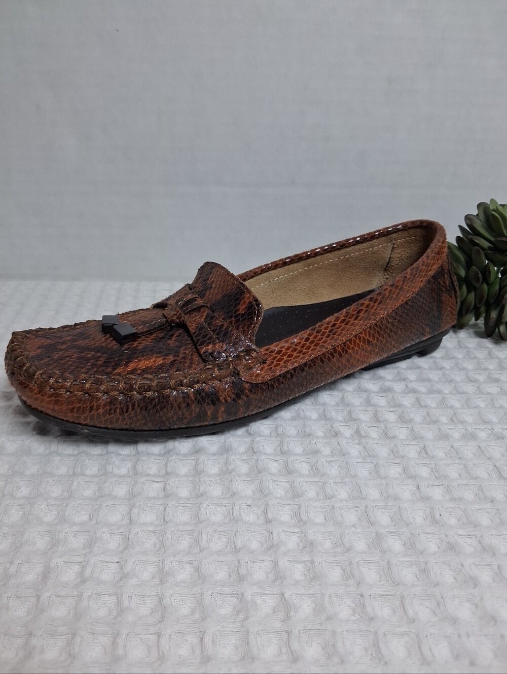 Liz Claiborne Womens Brown/Tan Faux Snakeskin Loafer/Mocassin Size 7